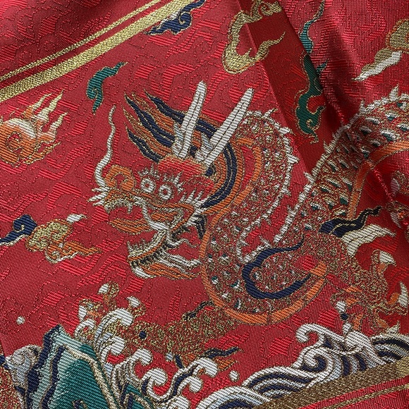 Embroidered dragon robe for boys around 4 years old. - Picture 2 of 4